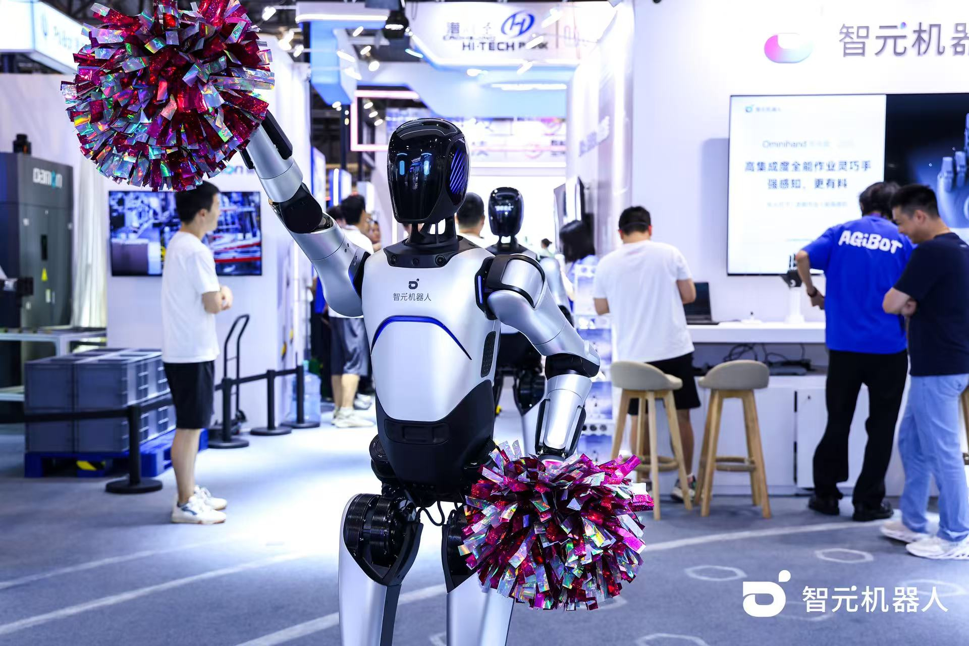 galaxy银河机器人 WAIC 首日展台火爆，机器...